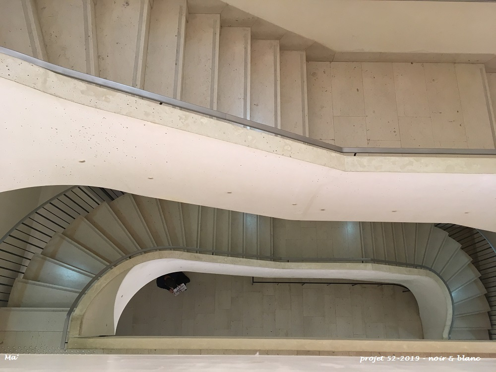 52-2019_S45_noir_et_blanc