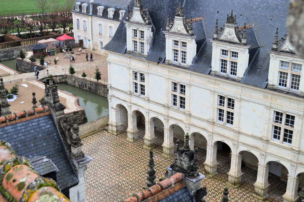 Cour d'honneur d'un château Renaissance vue d'en haut
