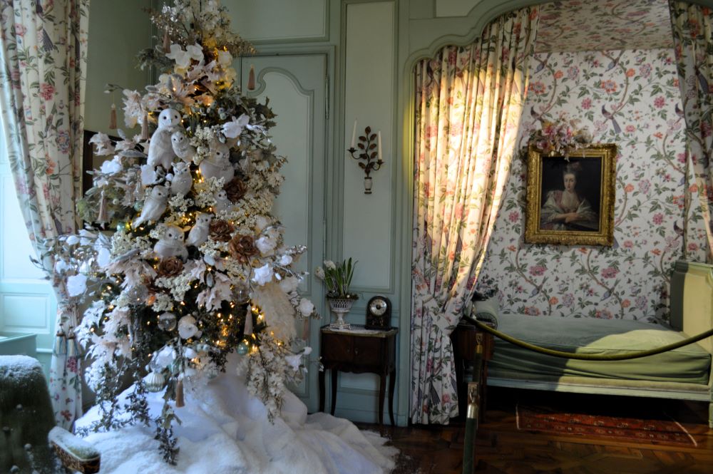 Sapin de Noël dans une chambre de style 18ième siècle