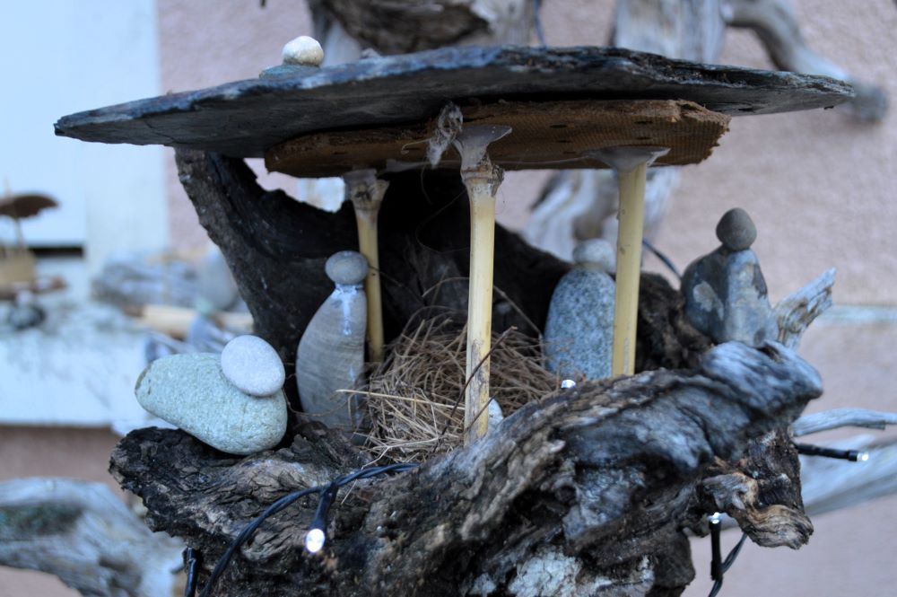 Crèche en galets avec un style japonisant