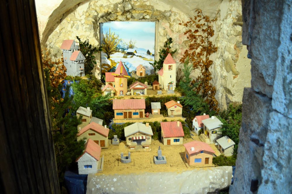 Village miniature dans une remise