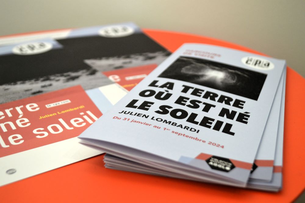 Flyer de l'exposition La terre où est né le soleil de Julien Lombardi au Centre du Patrimoine Arménien à Valence