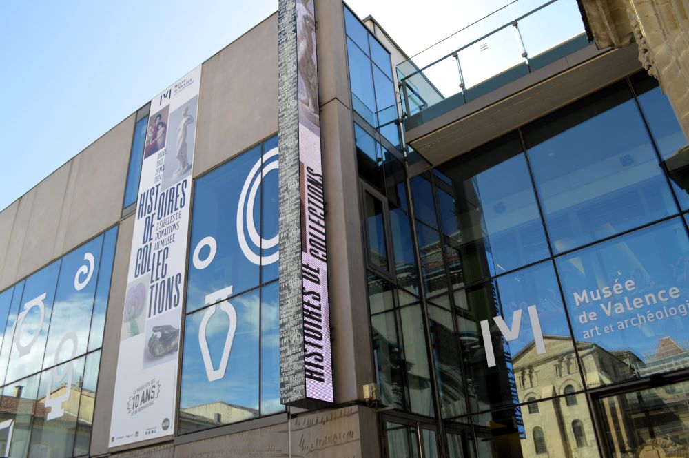 façade vitrée du musée de Valence