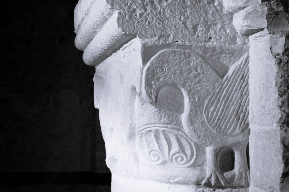 chapiteau de colonne sculpté