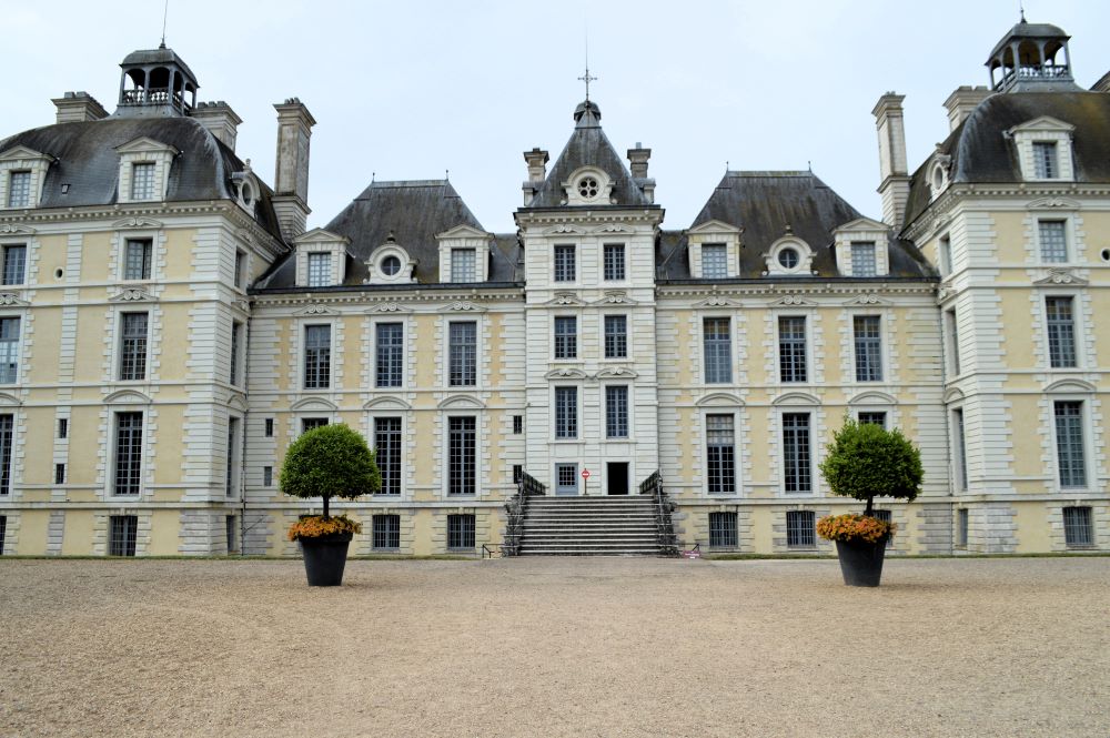façade du château de Cherveny de style classique