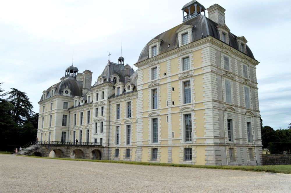 façade du château de Cherveny de style classique