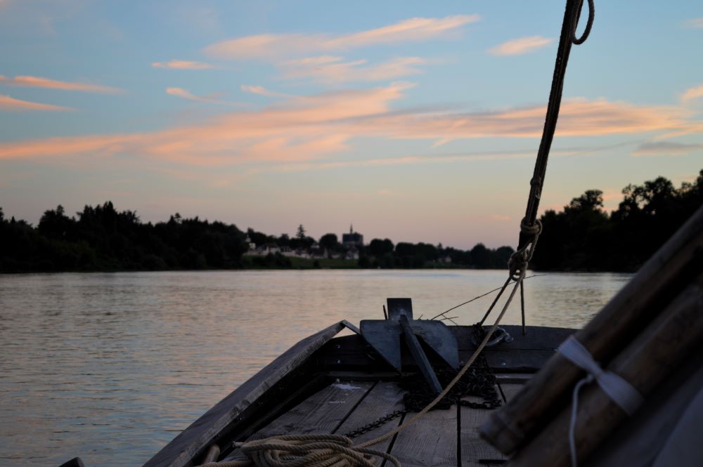 coucher de soleil sur la rivière 