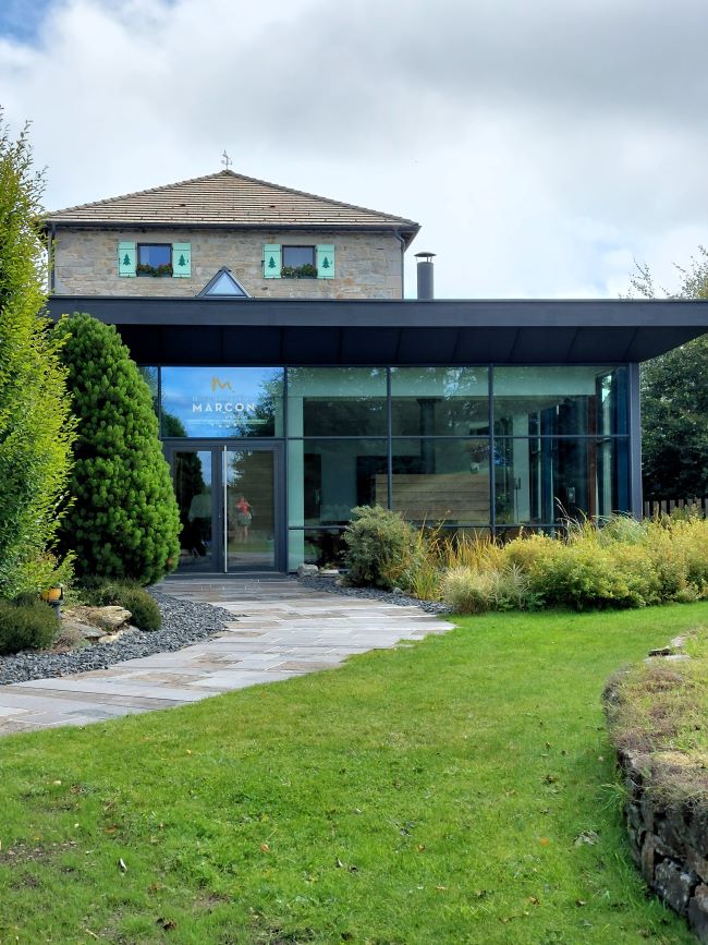 entrée d'un hôtel restaurant de luxe