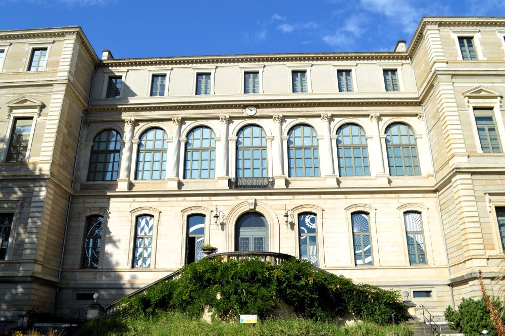 façade de musée datant du 19e siècle