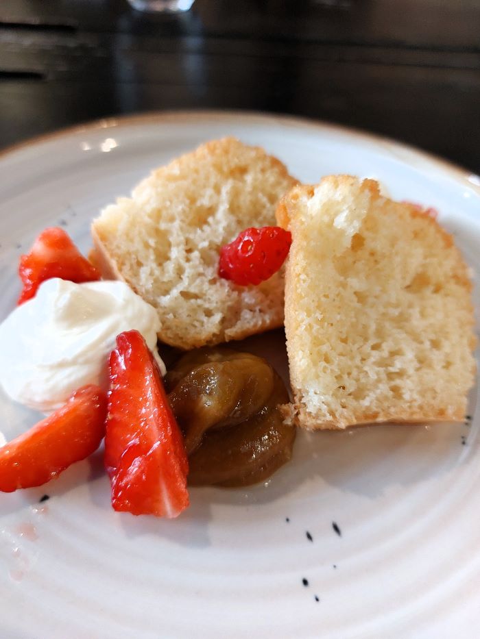 dessert avec des fraises