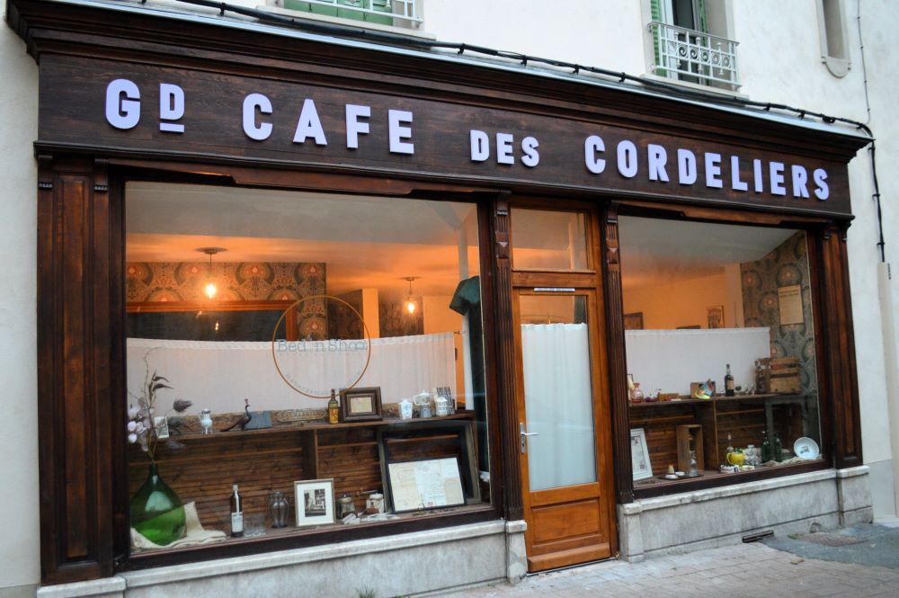 devanture du grand café des cordeliers