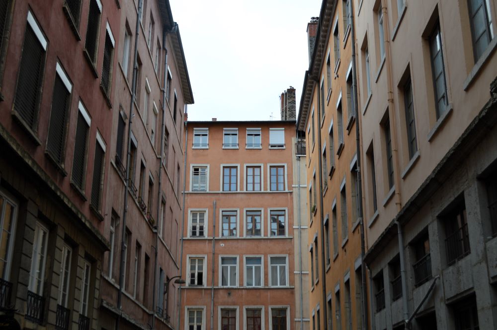 immeubles anciens de quartier populaire