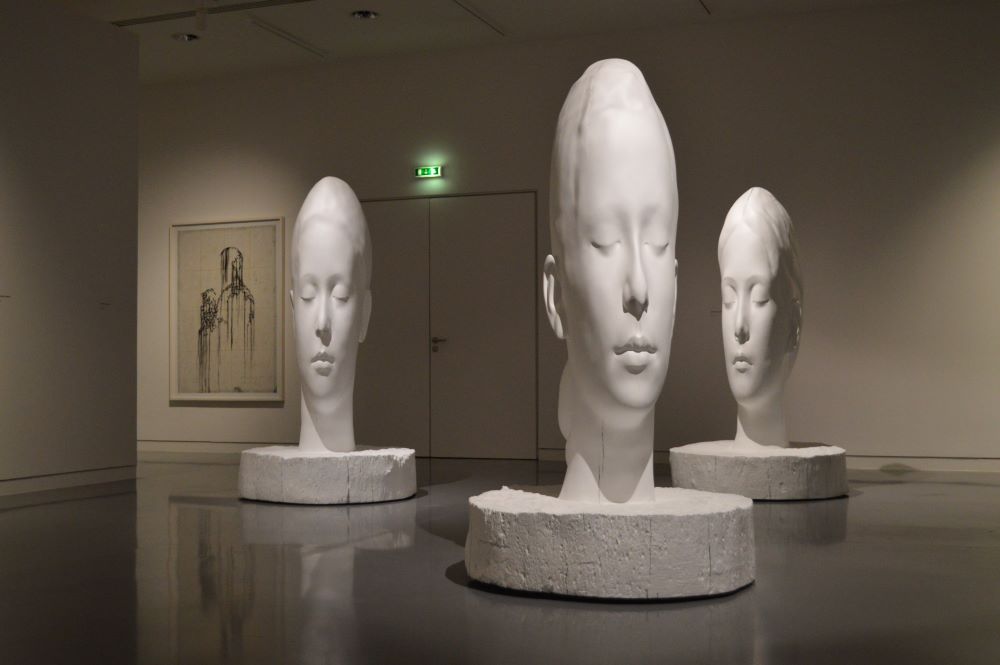 salle d'exposition d'art contemporain