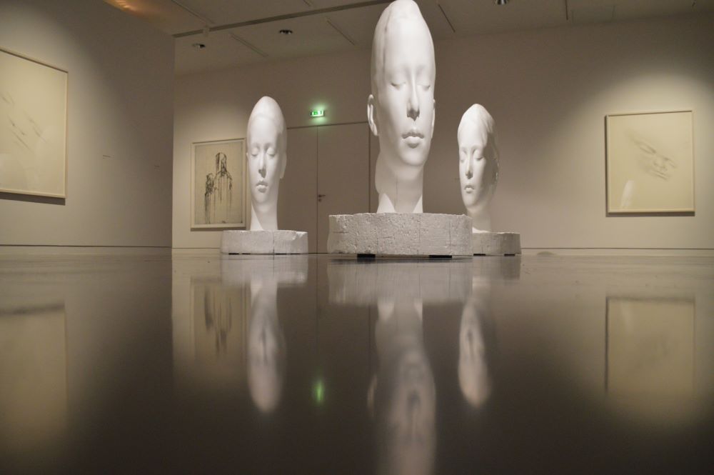 salle d'exposition d'art contemporain