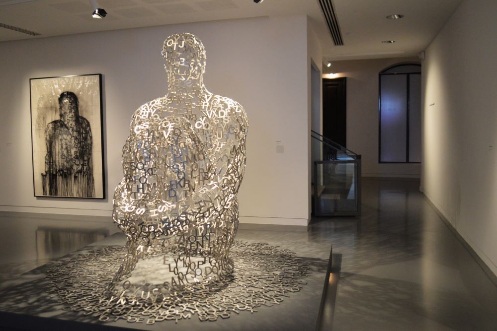 salle d'exposition d'art contemporain