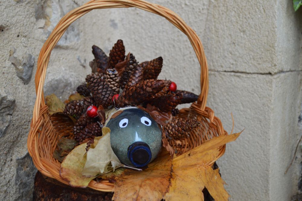 hérisson fabriqué en matériaux de récupération