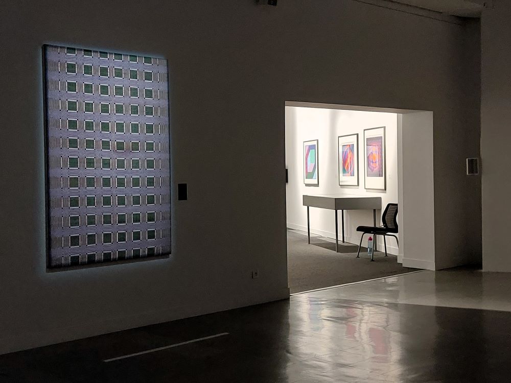 tissage lituanien reprenant le principe de l'art optique