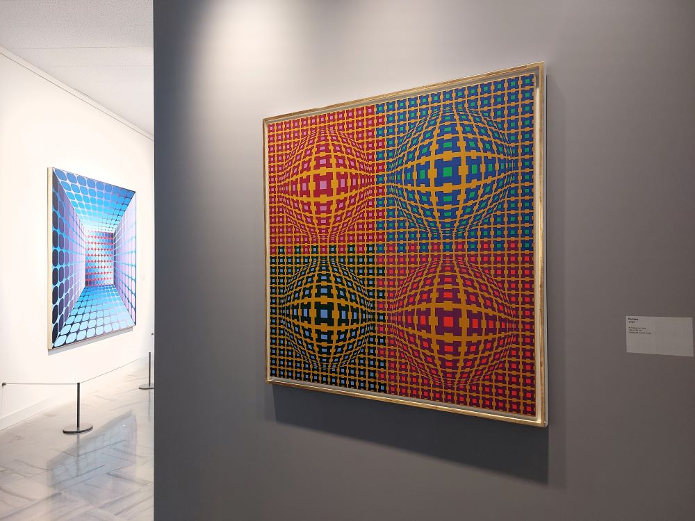Œuvres d'art contemporain colorées, reprenant le principe de l'art optique, et réalisées par Victor Vasarely