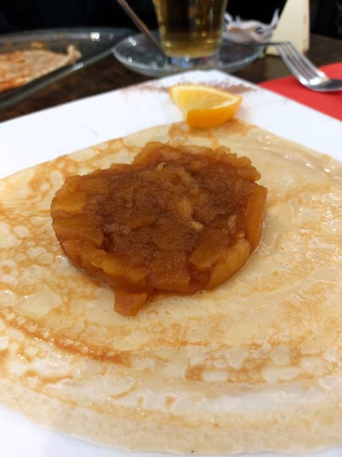 une crêpe sucrée