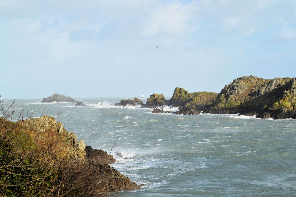 une tempête en bord de mer