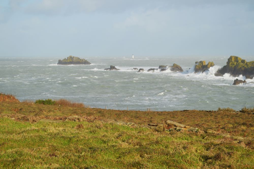 une tempête en bord de mer