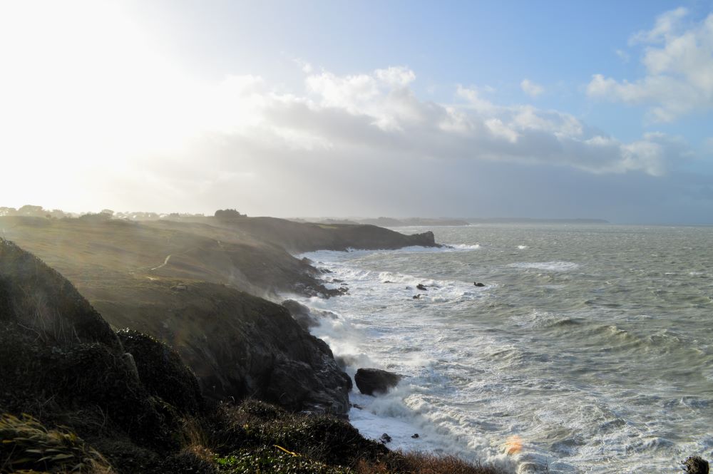 une tempête en bord de mer