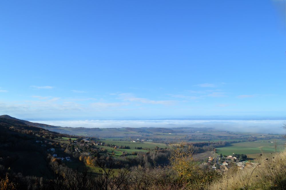 une mer de nuages sur la plaine de Valence