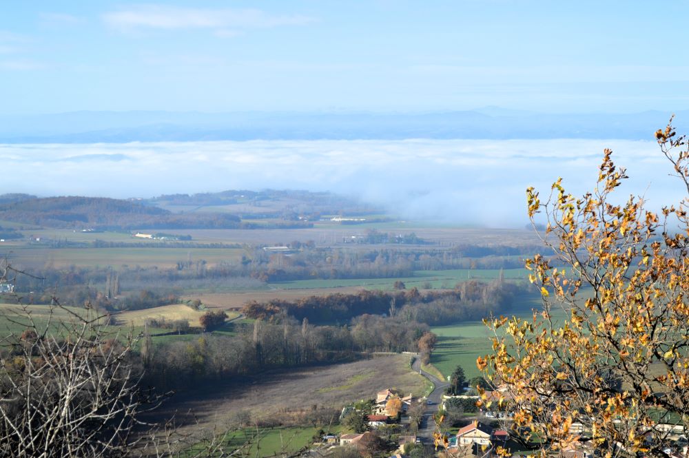 une mer de nuages sur la plaine de Valence