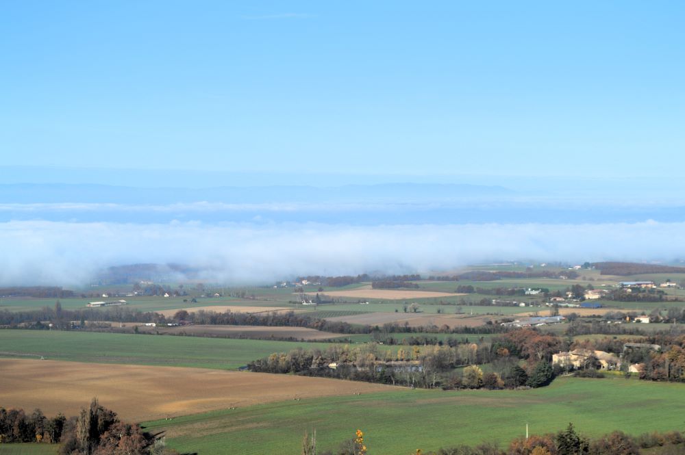 une mer de nuages sur la plaine de Valence