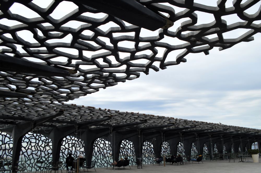 La résille de béton de la terrasse du MUCEM