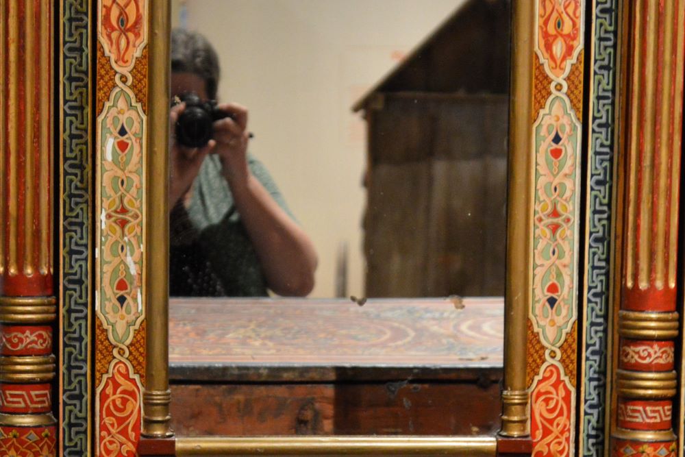 détails d'un meuble peint