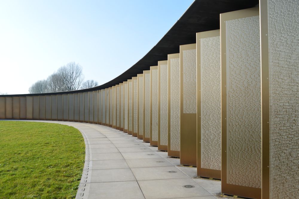 un aperçu de l'intérieur de l'anneau de la mémoire sur le site de Notre Dame de Lorette dans le Pas de Calais
