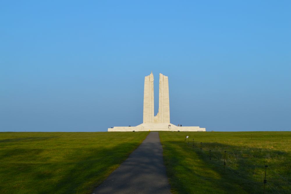 une vue arrière du mémorial canadien de Vimy