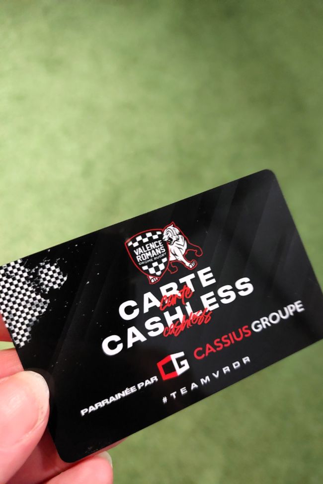 une carte de paiement cashless