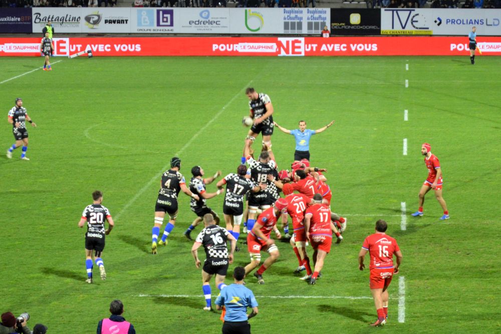 une touche pendant un match de rugby