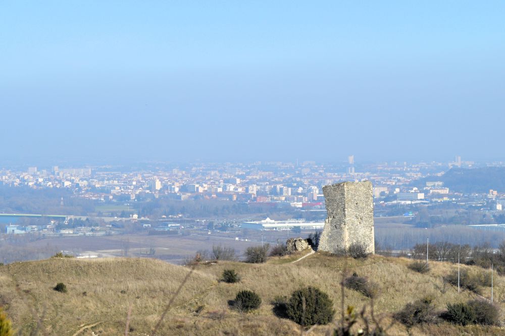 vue sur la Tour Penchée de Soyons en Ardèche