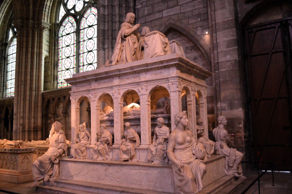 un tombeau royal de la Renaissance