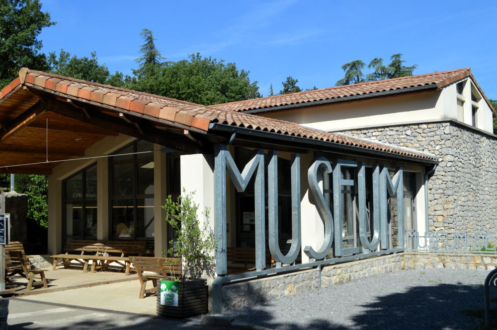 le bâtiment d'accueil du muséum de l'Ardèche