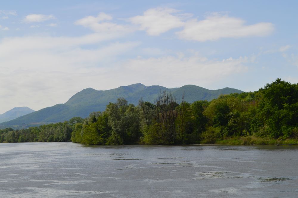 vue sur le Vercors depuis la rivière Isère