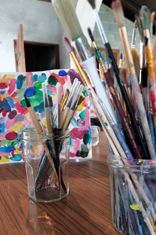 des pots de pinceaux 