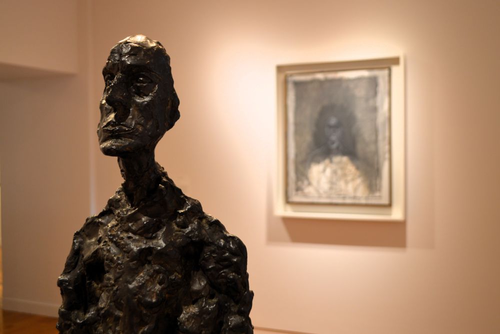 sculpture et tableau par Giacometti