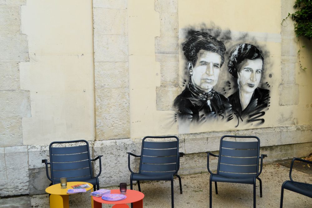 patio du centre du patrimoine arménien avec une fresque de C215