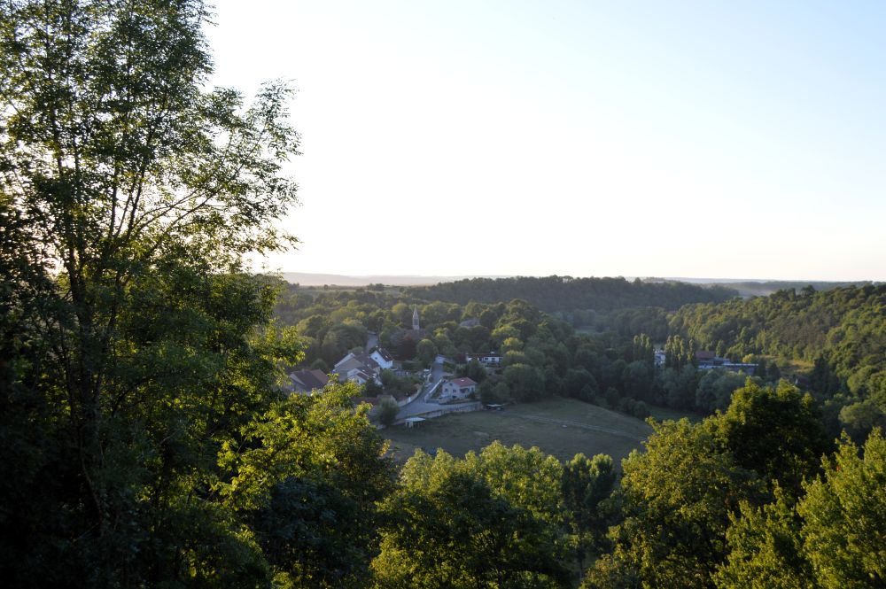 paysage de campagne dans la lumière de fin de journée aux environs de Chaumont