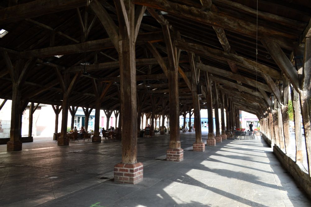 sous les halles de Chatillon sur Chalaronne