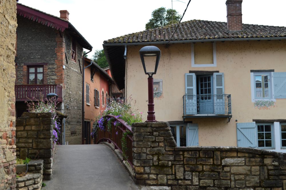 petit pont sur la rivière à Chatillon sur Chalaronne