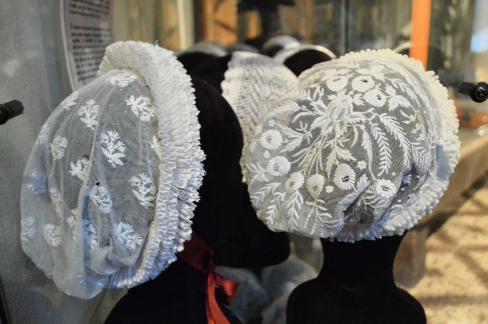 bonnet en dentelle du début du vingtième siècle
