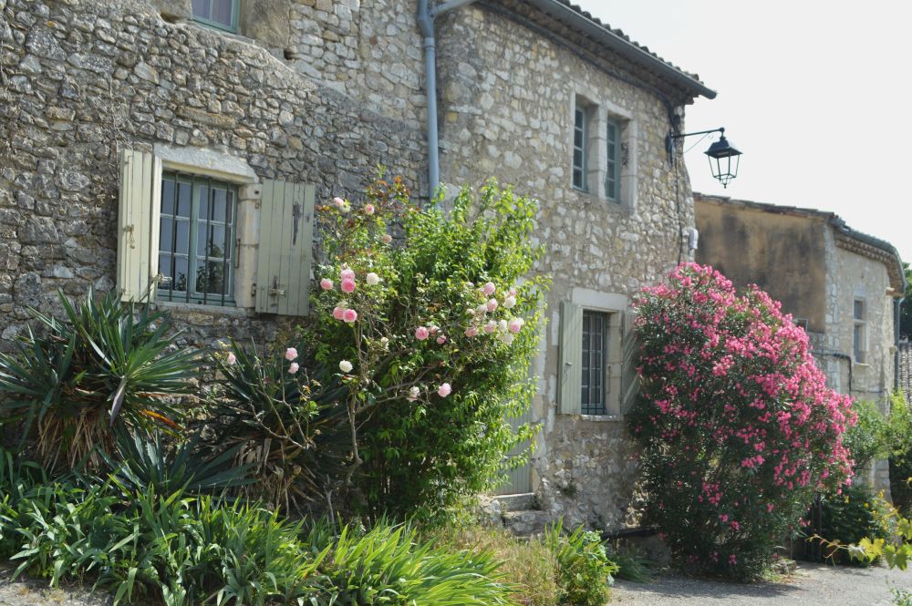 ruelle de village perché