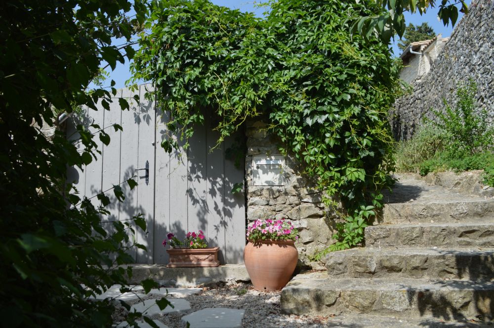 ruelle de village perché