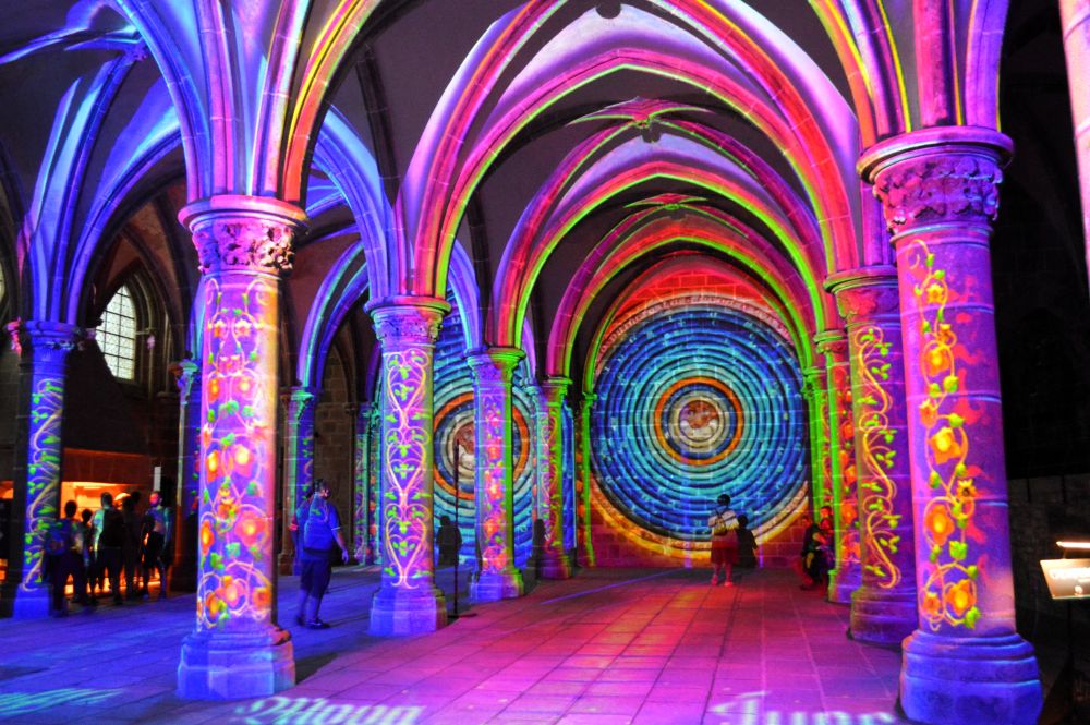 parcours nocturne de l'abbaye du Mont Saint Michel dans le scriptorium
