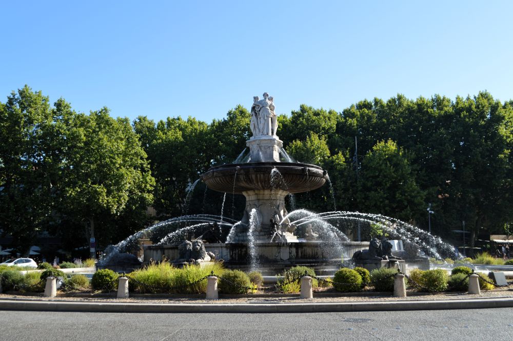 fontaine de la rotonde à Aix en Provence